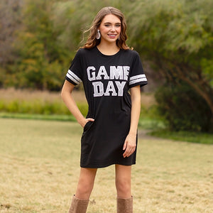 From Game Day to a Night Out: How to Wear a Baseball Jersey